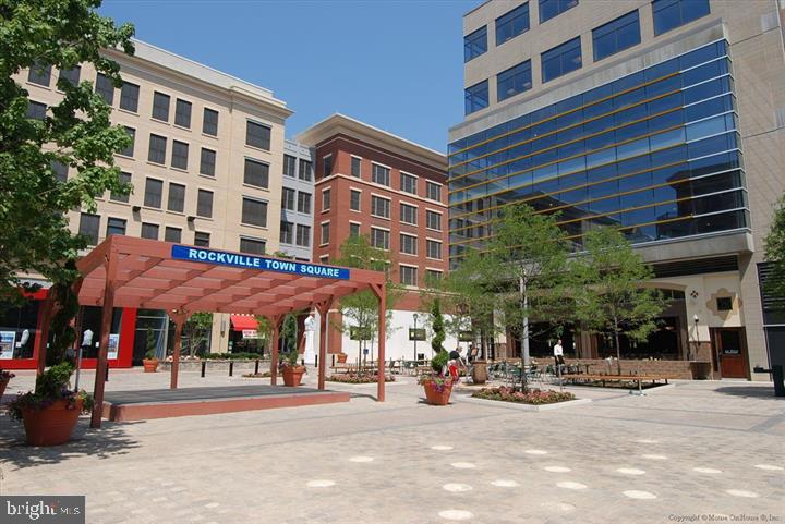 4 MONROE STREET 4-810