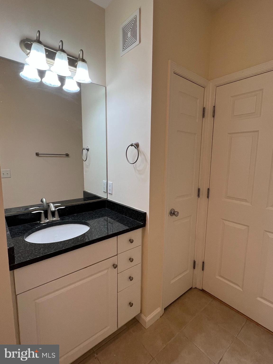 THE COLONNADE AT KENTLANDS - Residential Lease