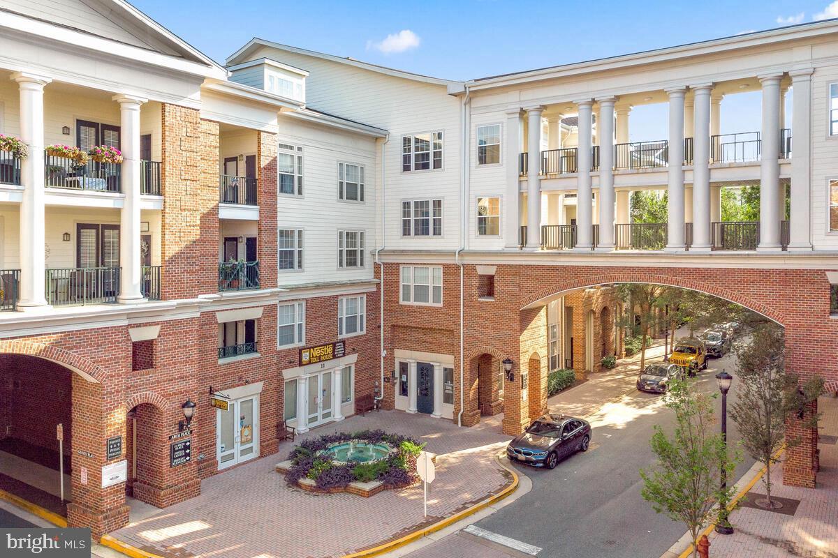 THE COLONNADE AT KENTLANDS - Residential Lease