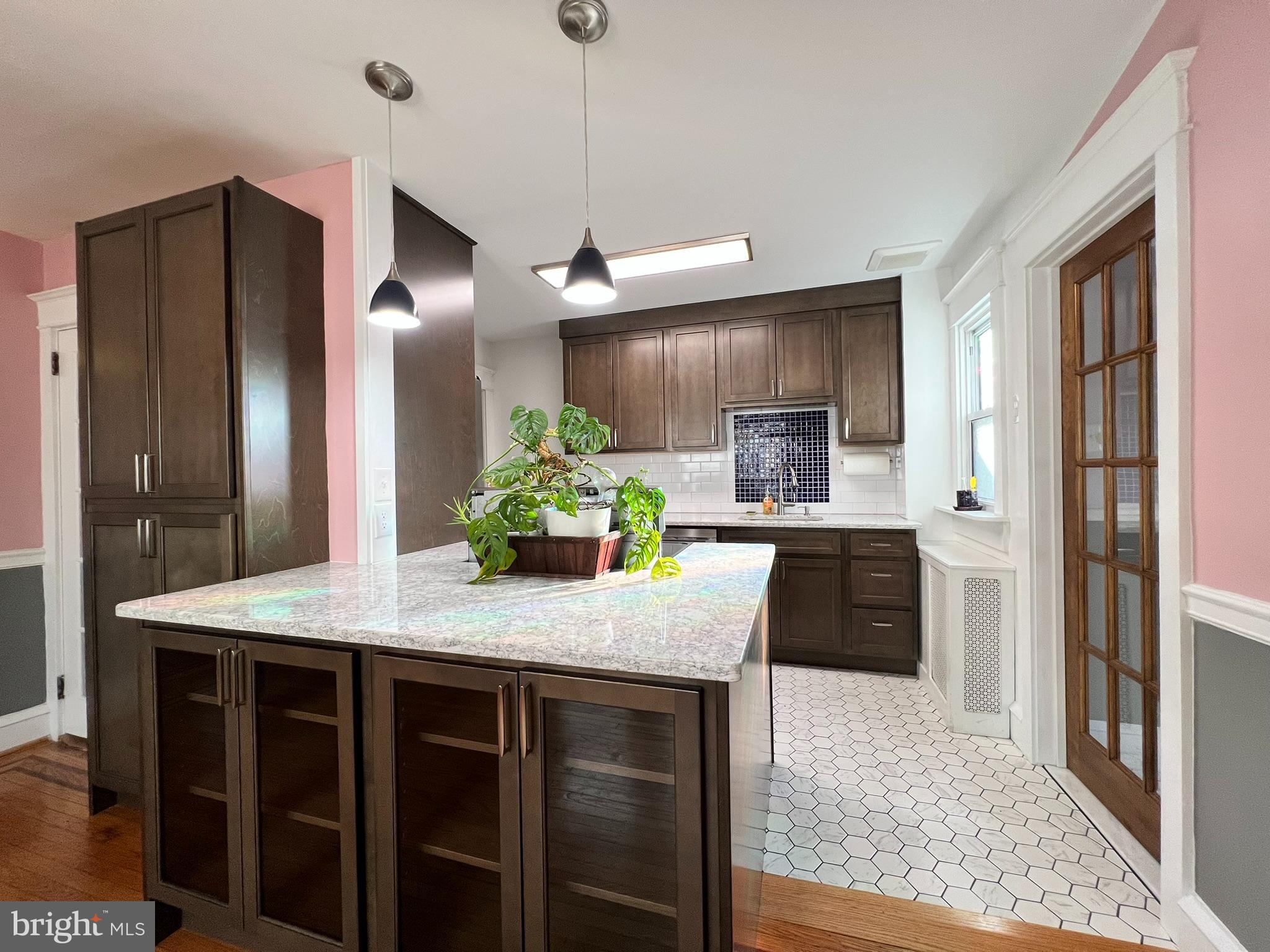 GLADSTONE MANOR - Residential