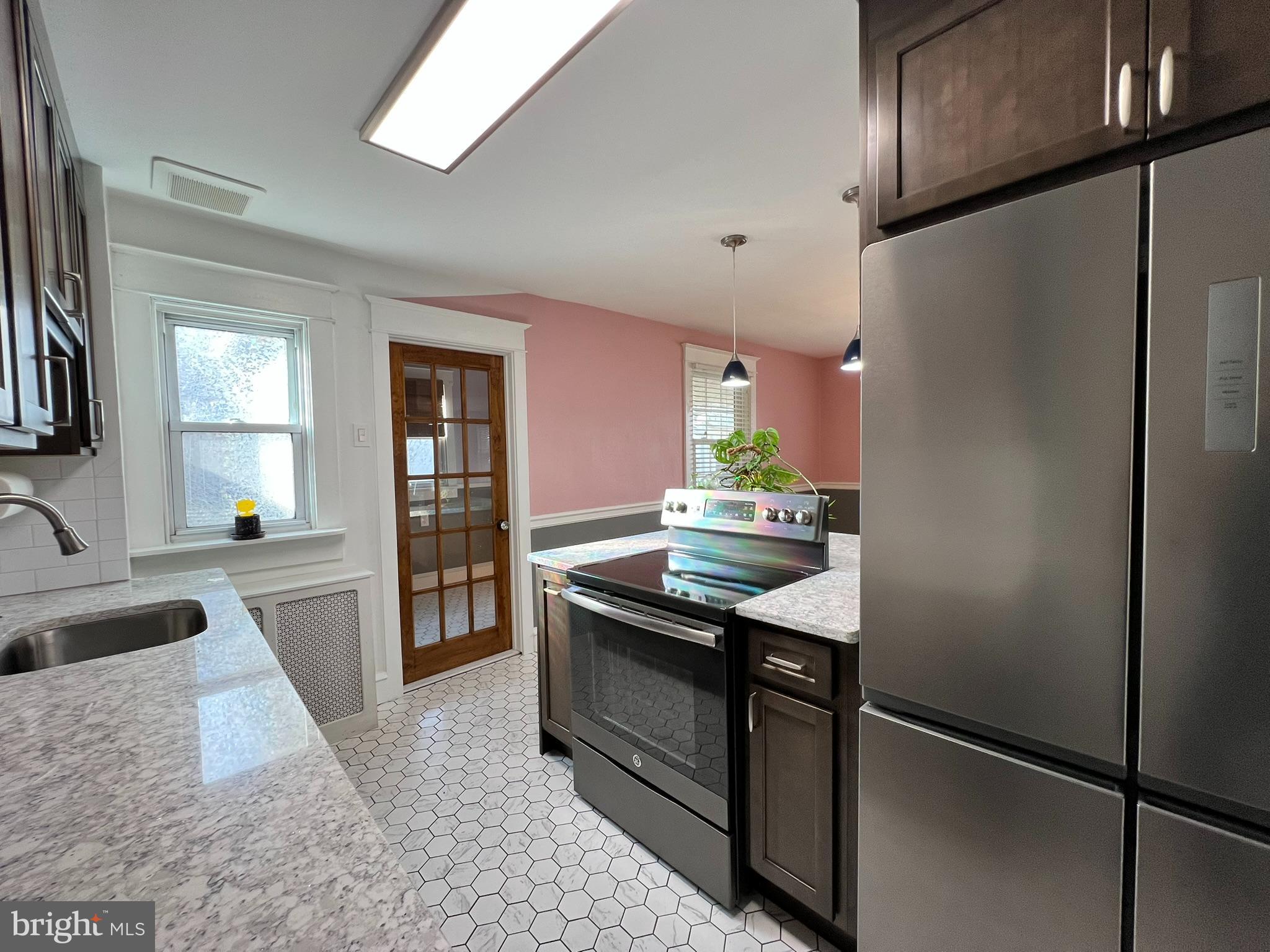 GLADSTONE MANOR - Residential