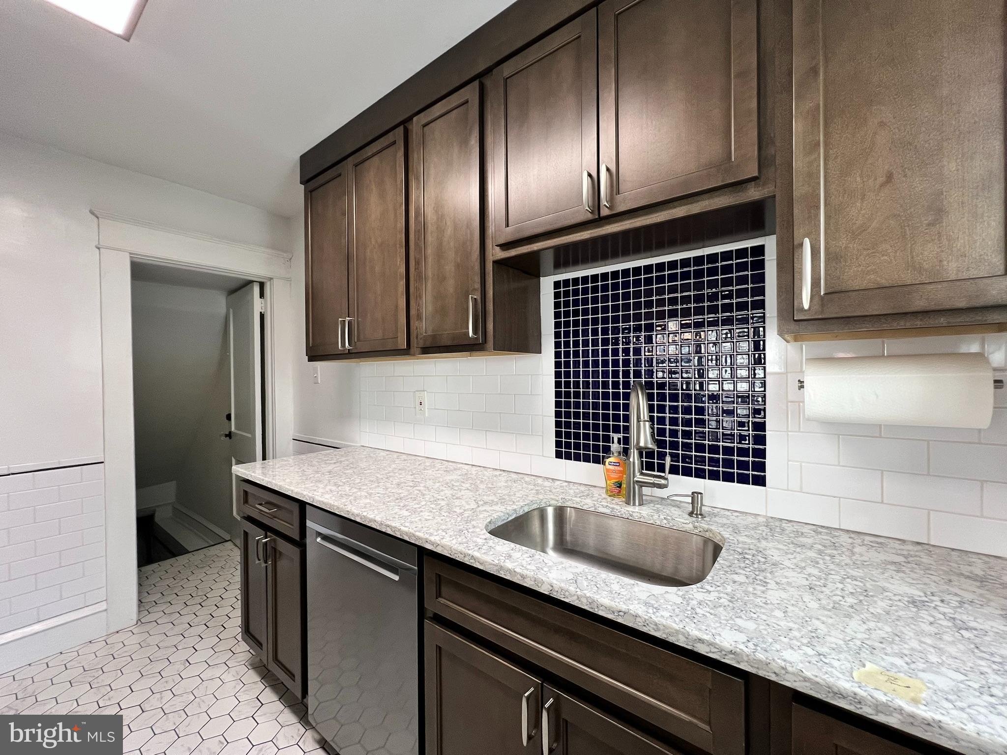 GLADSTONE MANOR - Residential