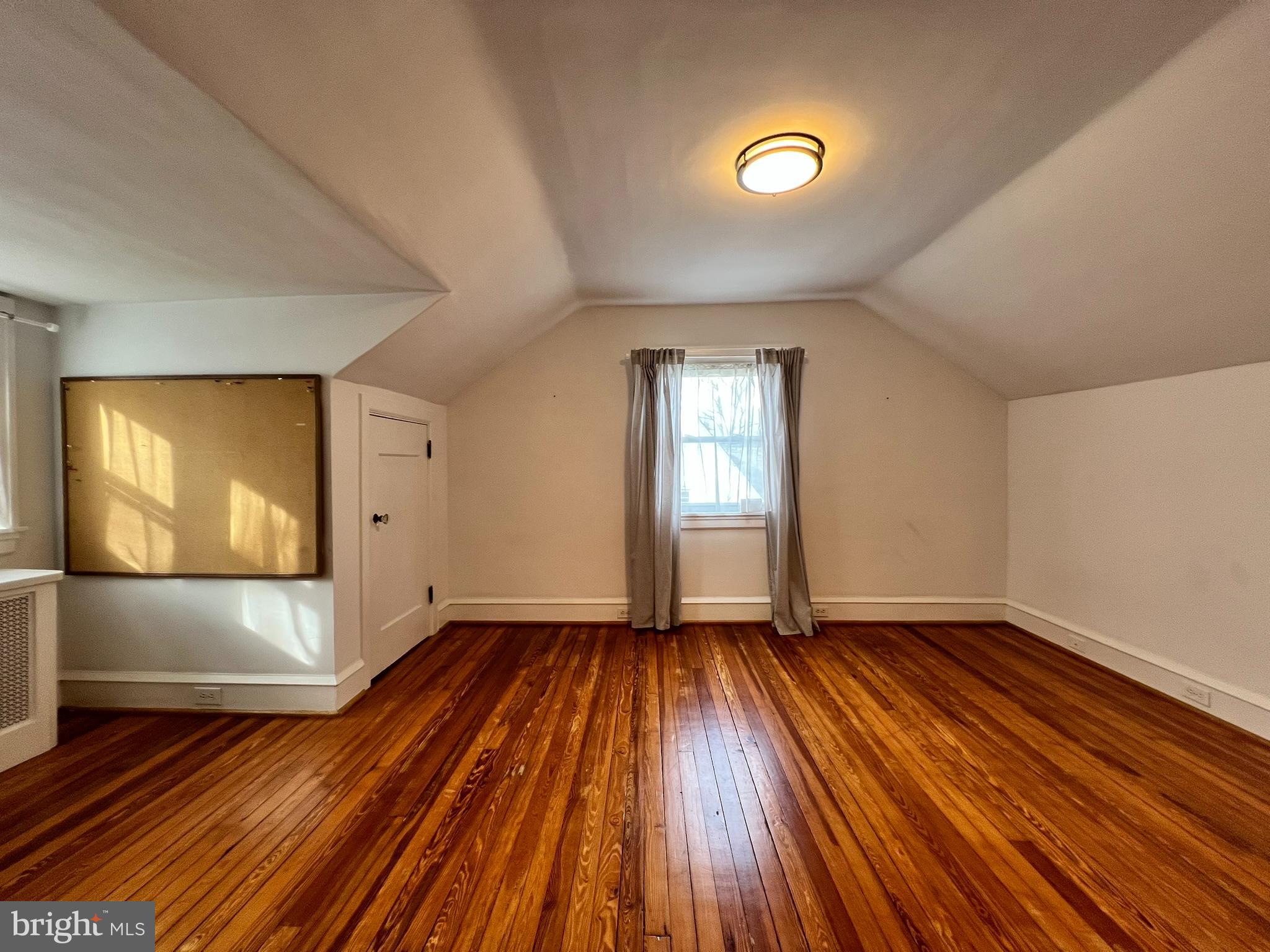 GLADSTONE MANOR - Residential