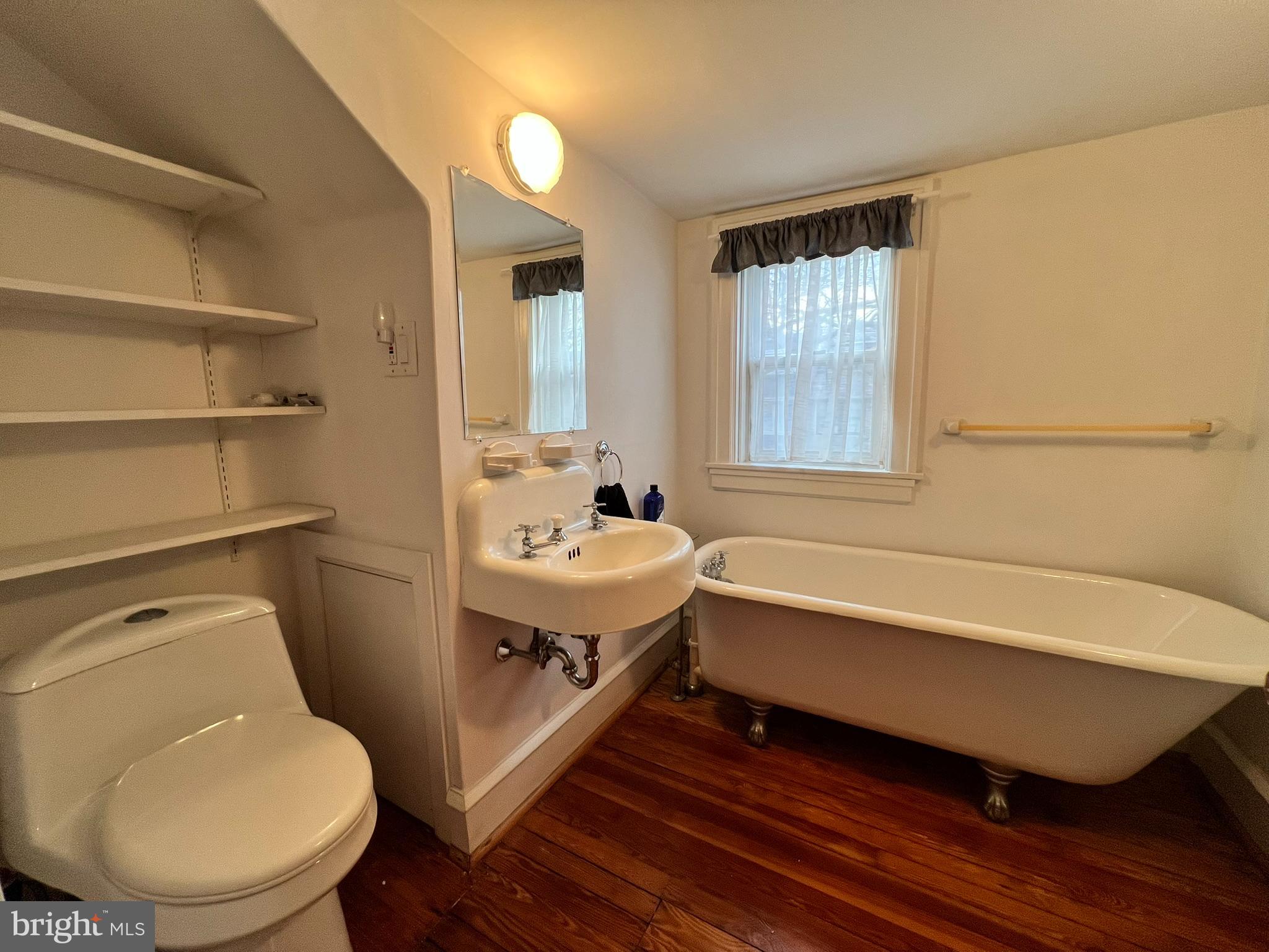 GLADSTONE MANOR - Residential