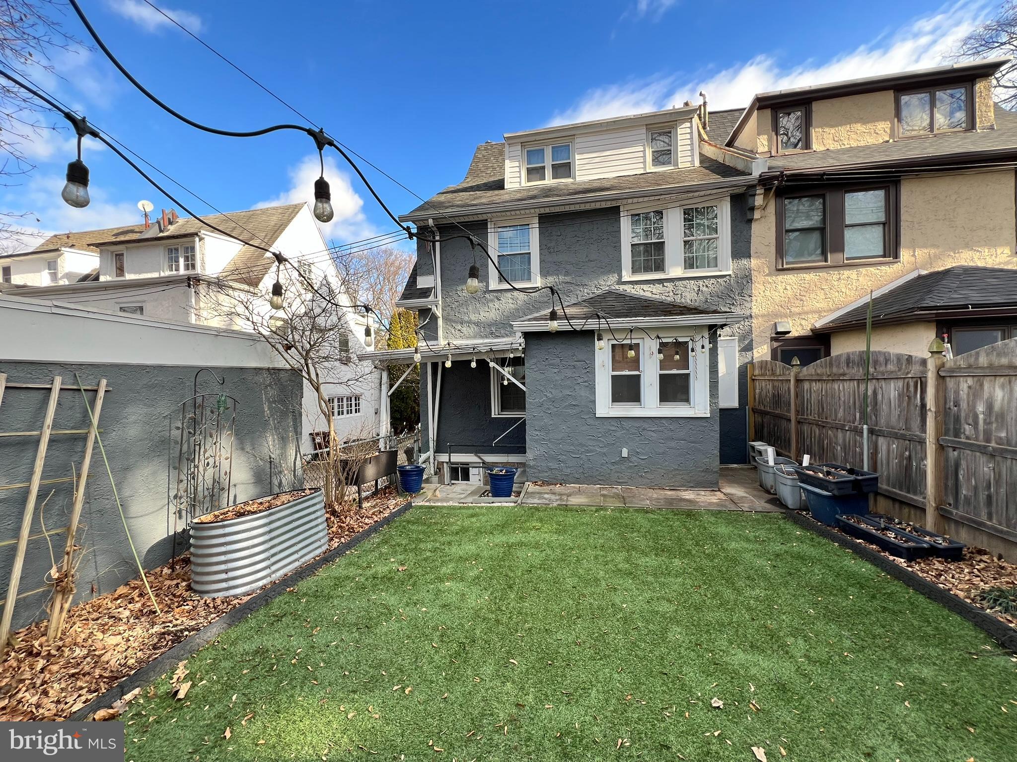 GLADSTONE MANOR - Residential