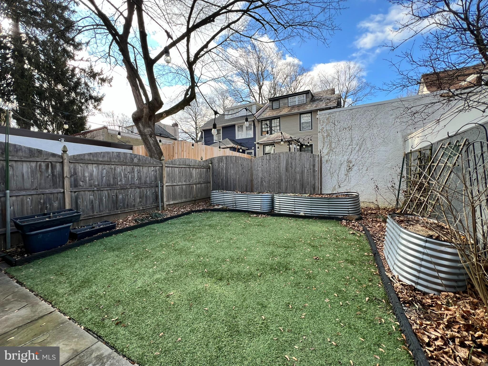 GLADSTONE MANOR - Residential