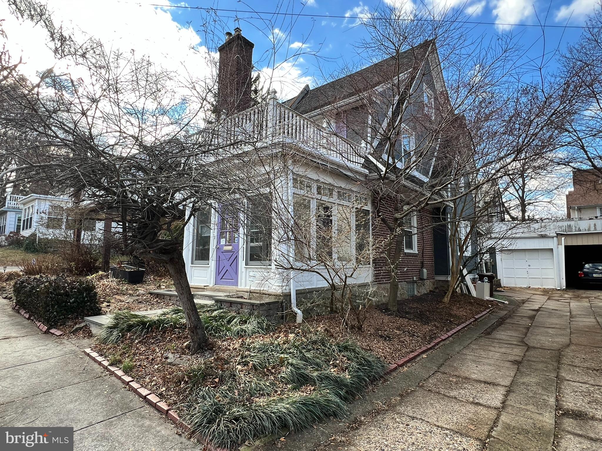 GLADSTONE MANOR - Residential