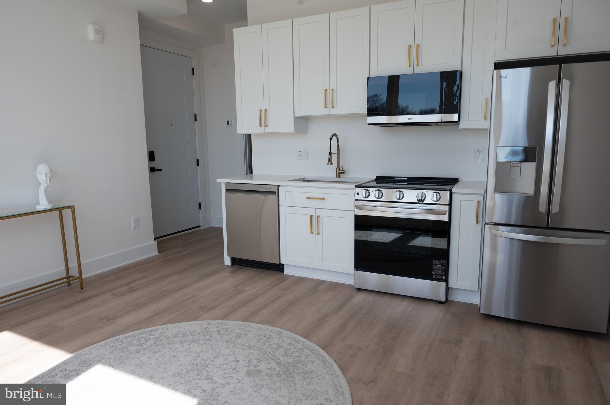 2105 M STREET NE 11