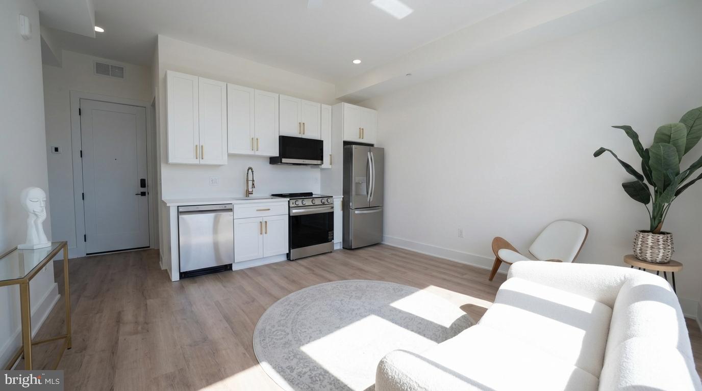 2105 M STREET NE 11