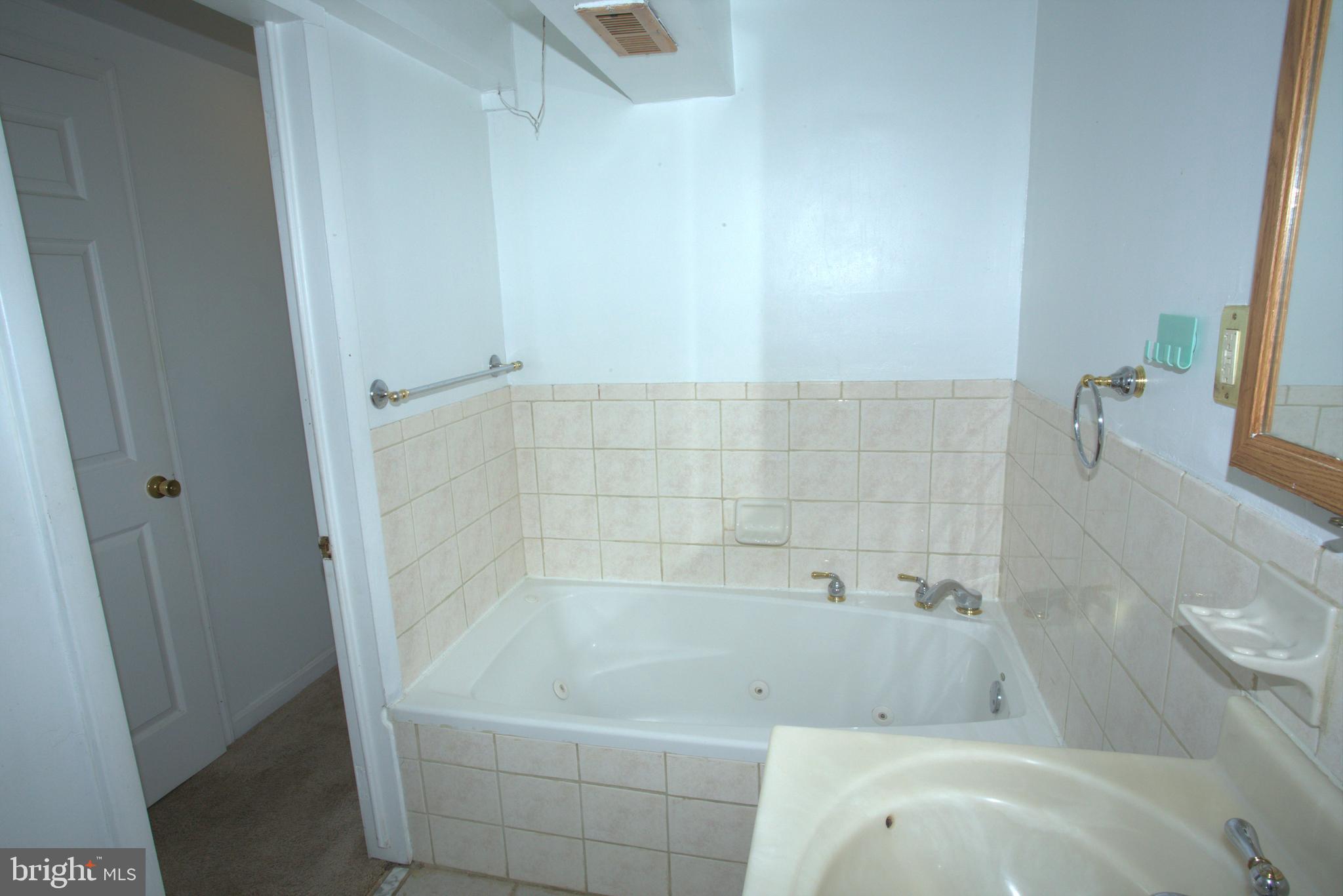 BROOKE MANOR - Residential Lease