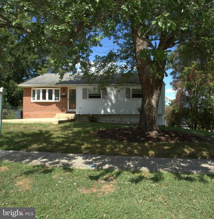 3 Bedroom/2 Bath Rambler w/basement, sunroom, Upgraded kitchen, with deck to include nice views of the city.  Plenty of room in basement and rooms could be used as extra bedrooms if needed with full bath in basement. Washer & Dryer included. Hardwood floors; Granite countertops, and much more.  Close to MGM, Shopping, Outlets, and Restaurants.   No smoking,  No pets. 680+ credit score to apply.  Rentspree.  Application is $38 per applicant.   l