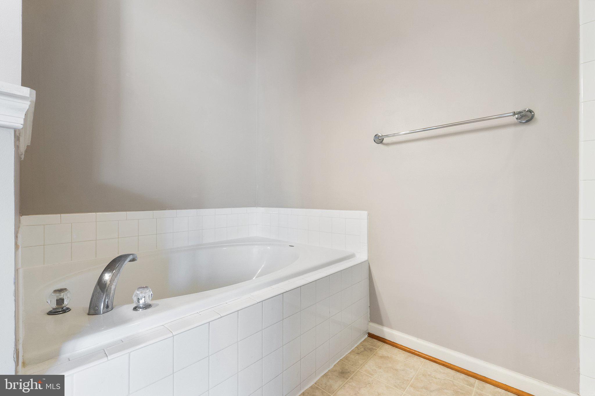 LAKELAND PLACE - Residential