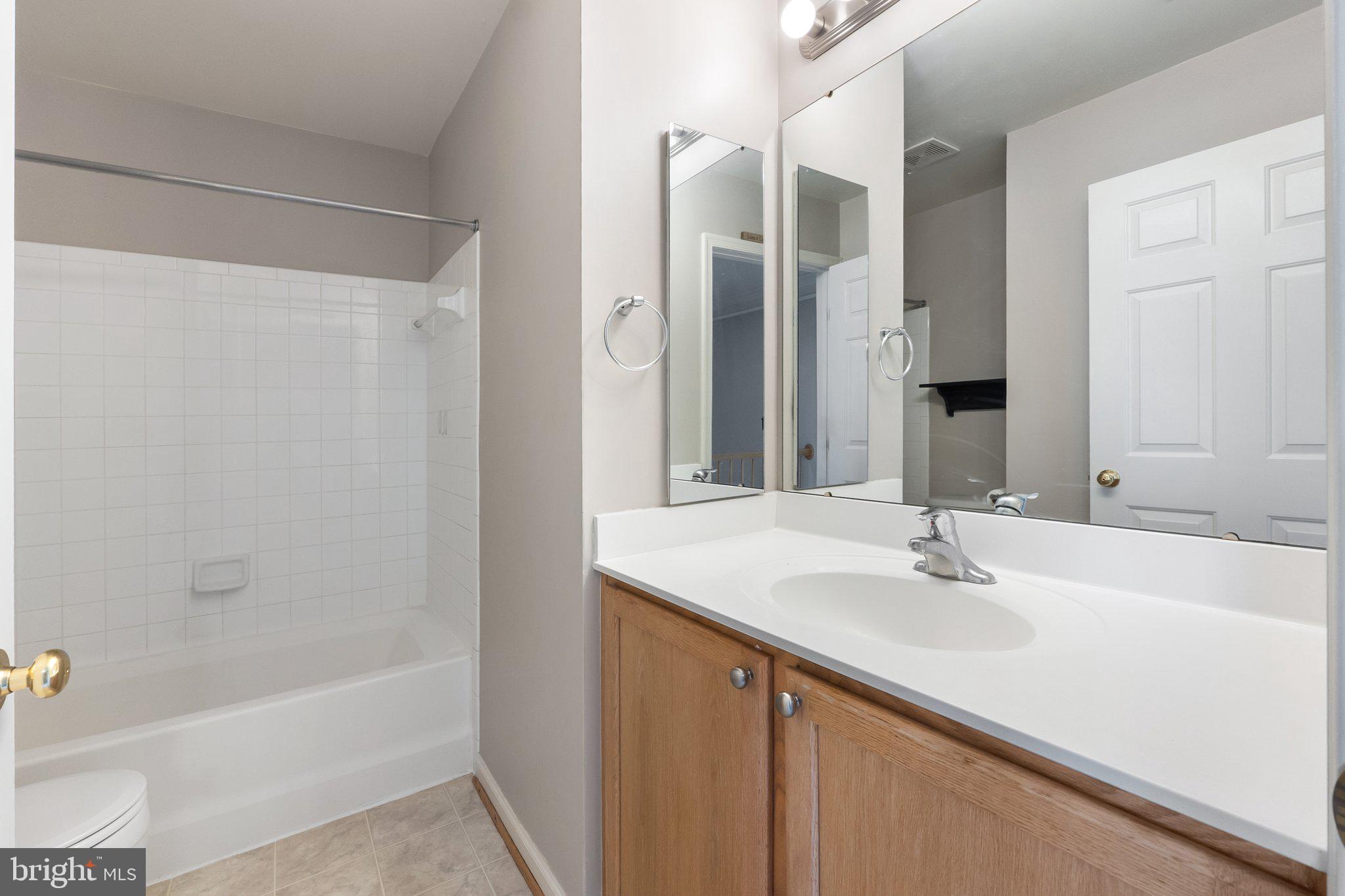 LAKELAND PLACE - Residential