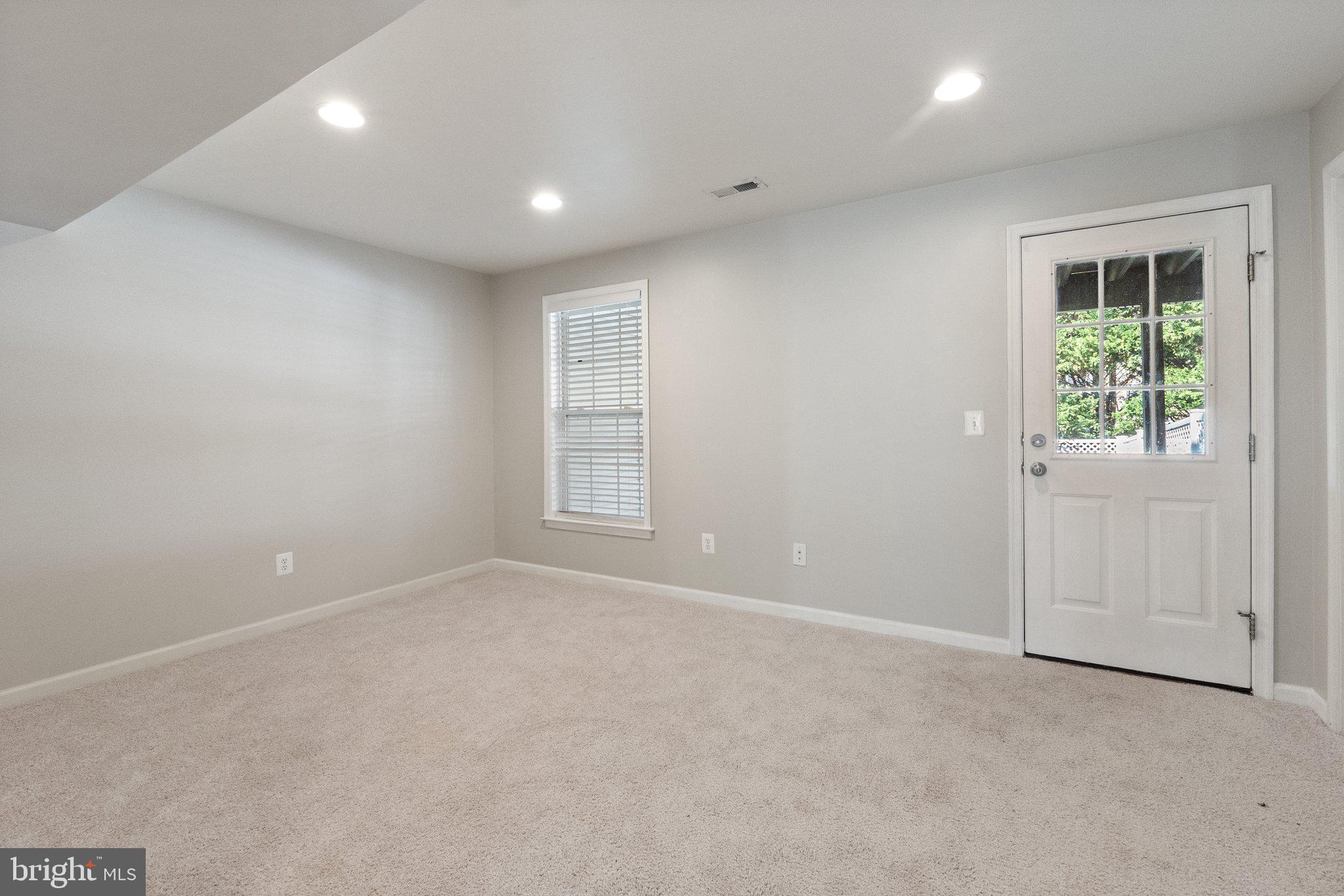 LAKELAND PLACE - Residential