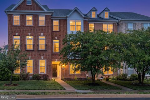 Photo of 43202 Whelplehill Terrace, ASHBURN, VA 20148 (MLS # VALO2125906)