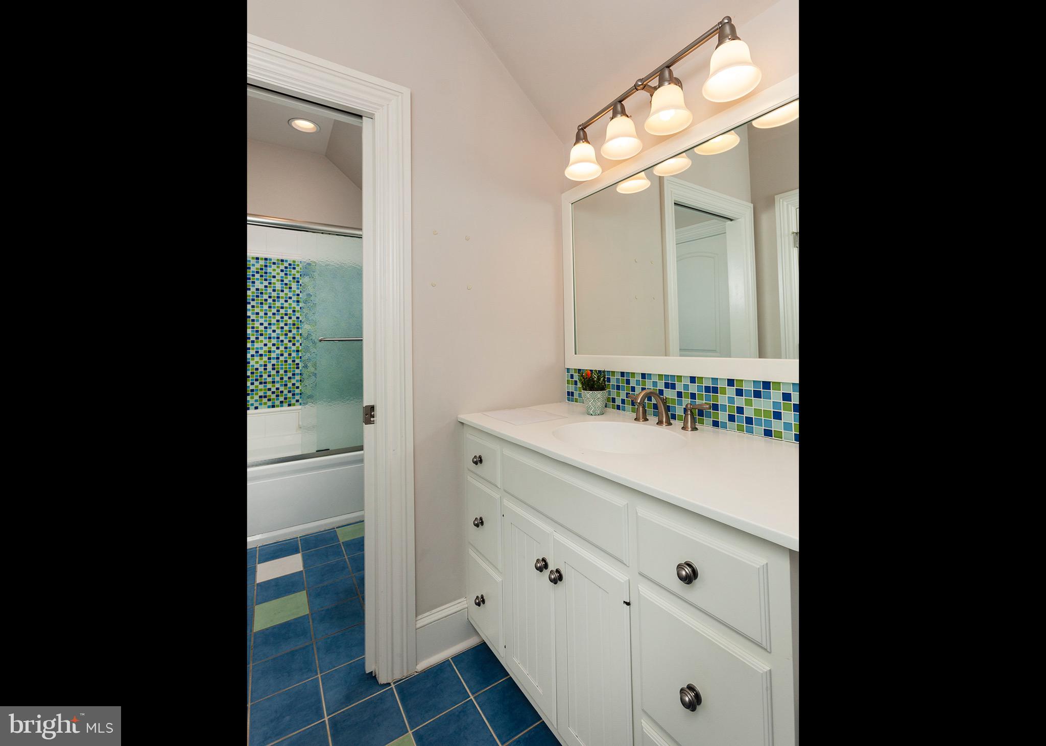 EDISON WOODS - Residential