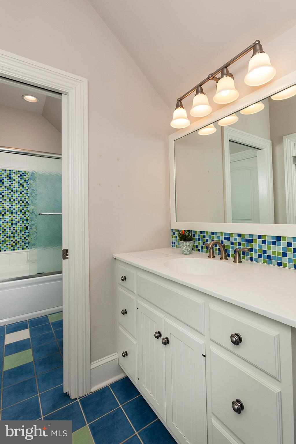 EDISON WOODS - Residential