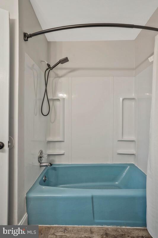 COLONY SQUARE - Residential