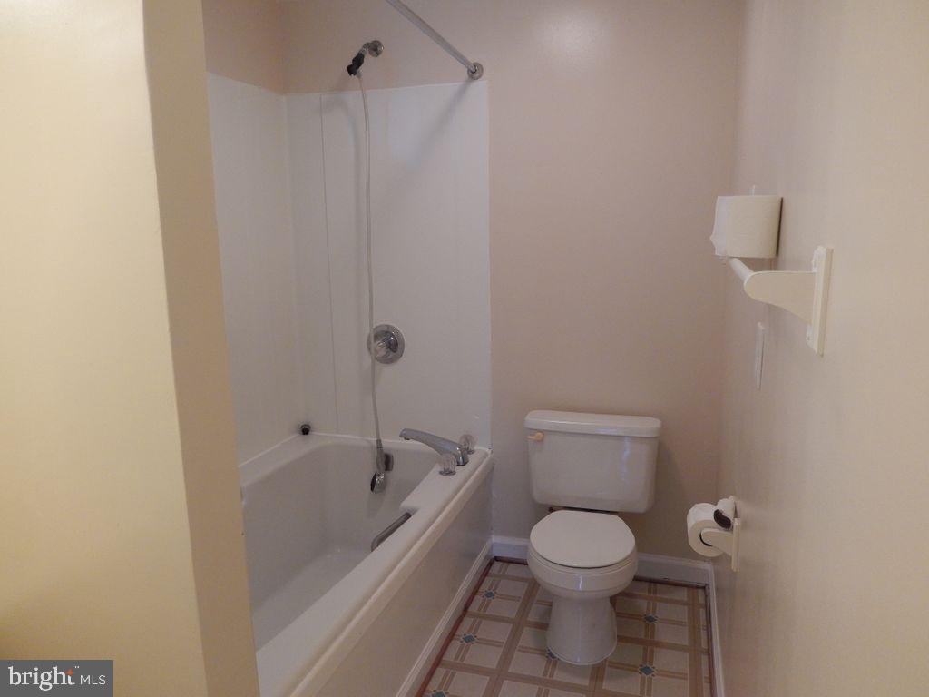 DERWOOD STATION - Residential Lease