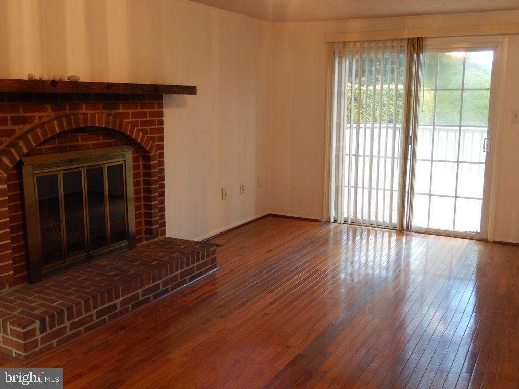 DERWOOD STATION - Residential Lease