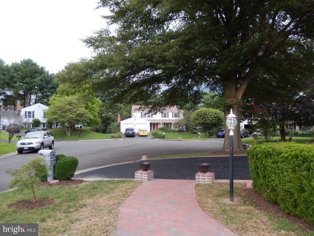 DERWOOD STATION - Residential Lease