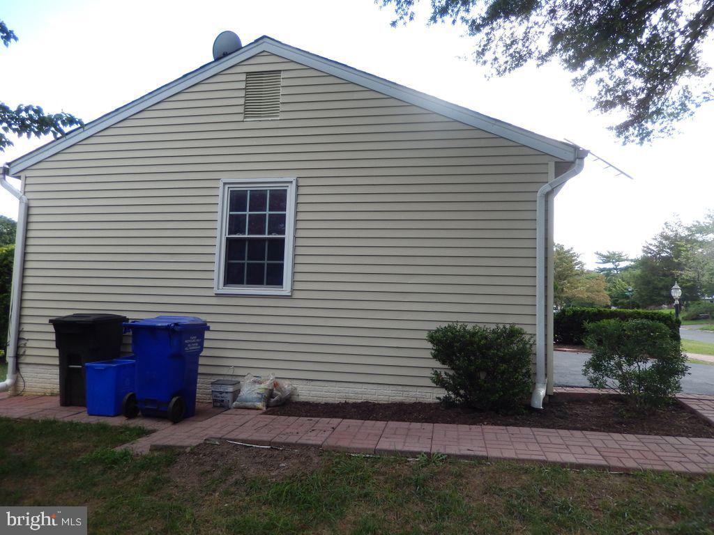 DERWOOD STATION - Residential Lease