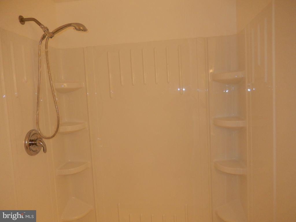 DERWOOD STATION - Residential Lease