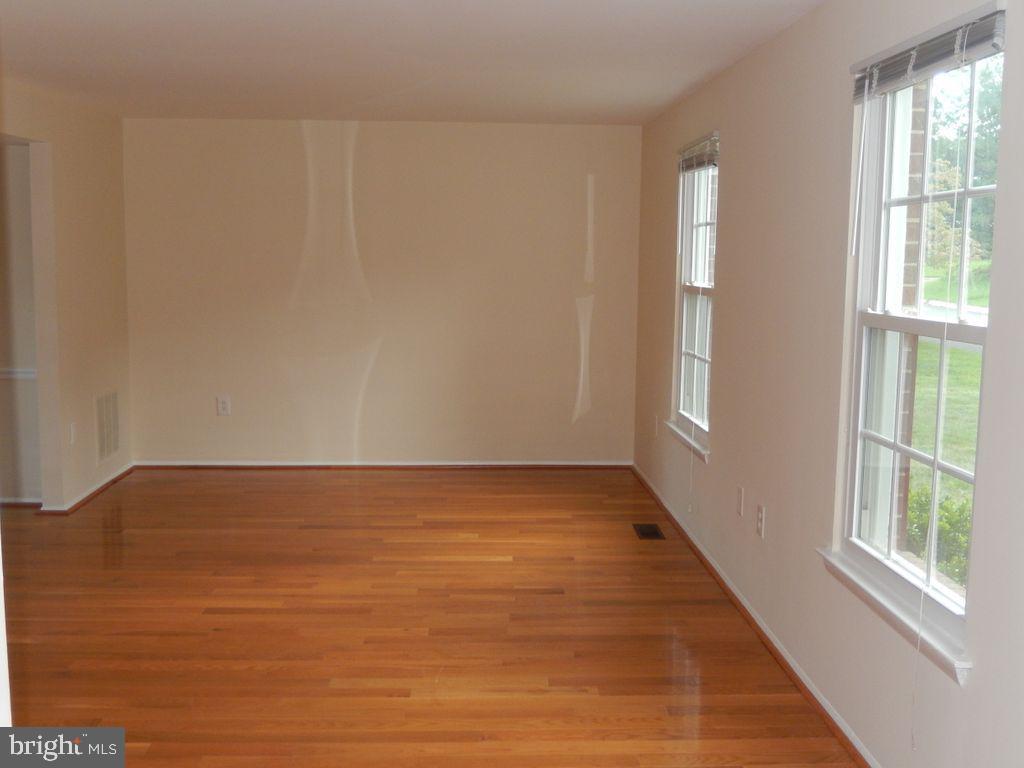 DERWOOD STATION - Residential Lease