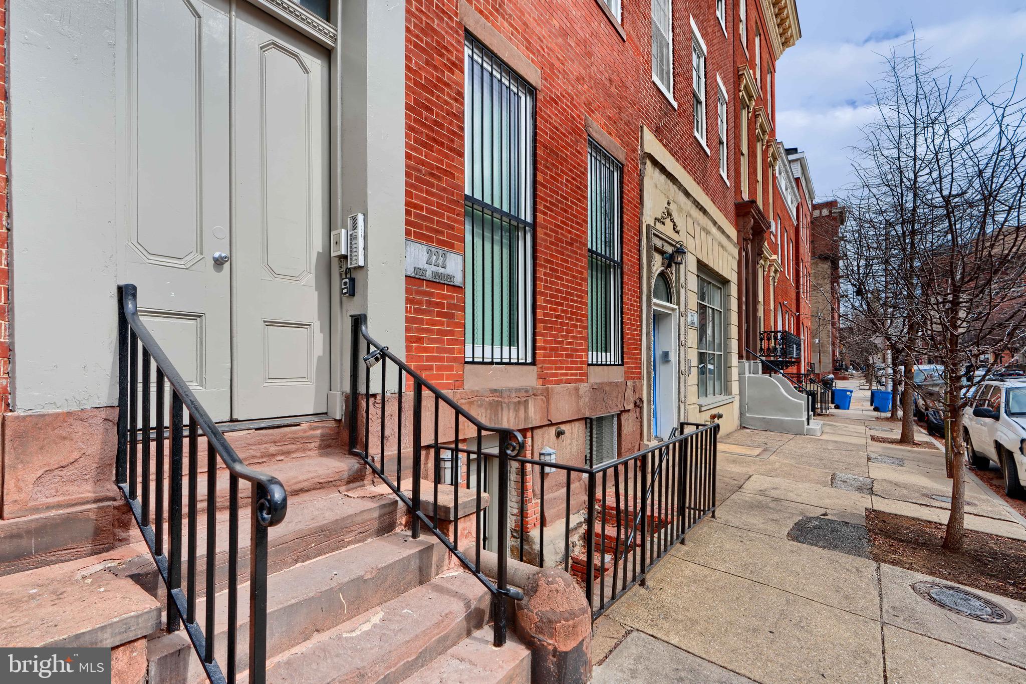 222 W MONUMENT STREET