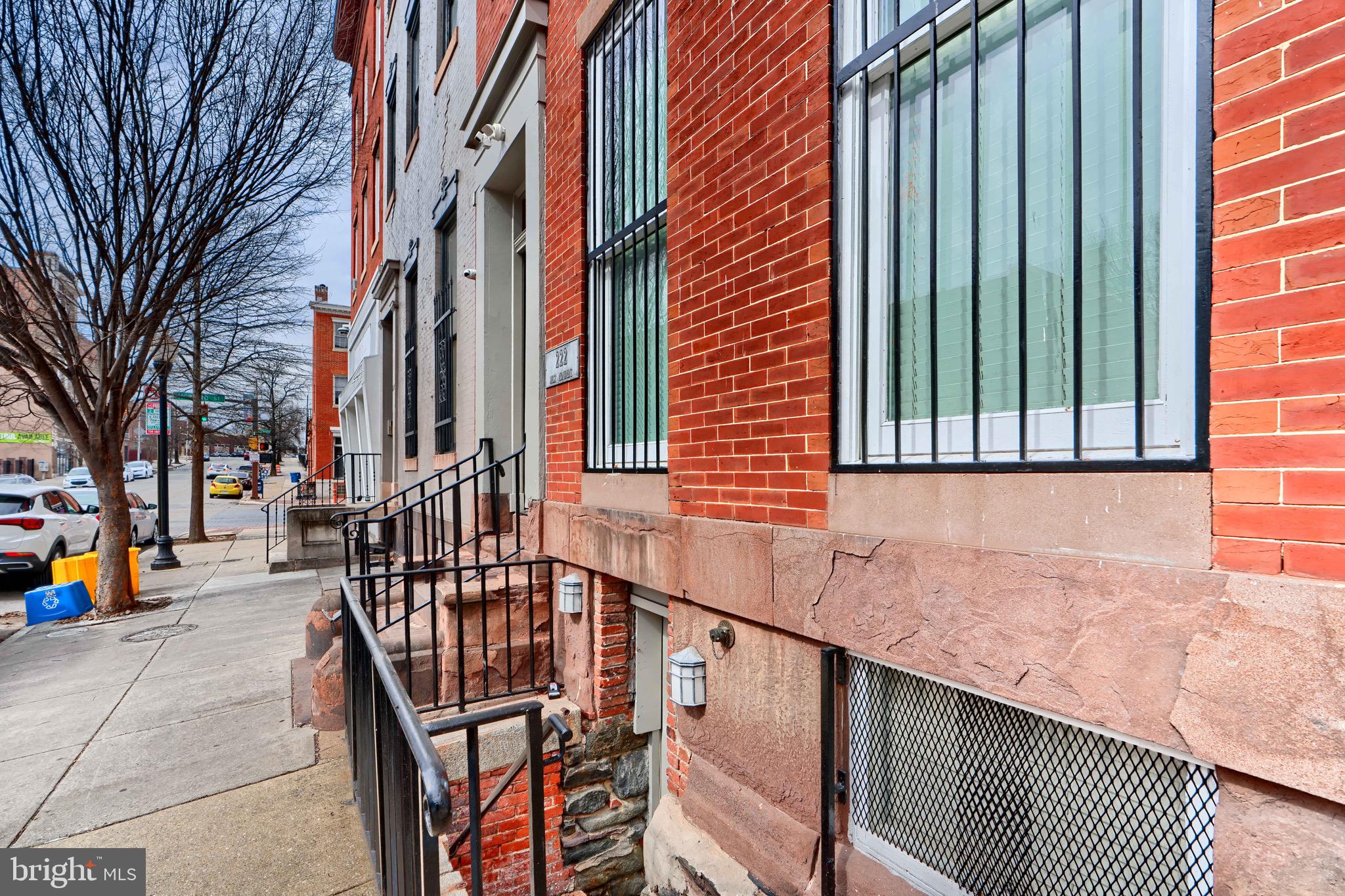222 W MONUMENT STREET