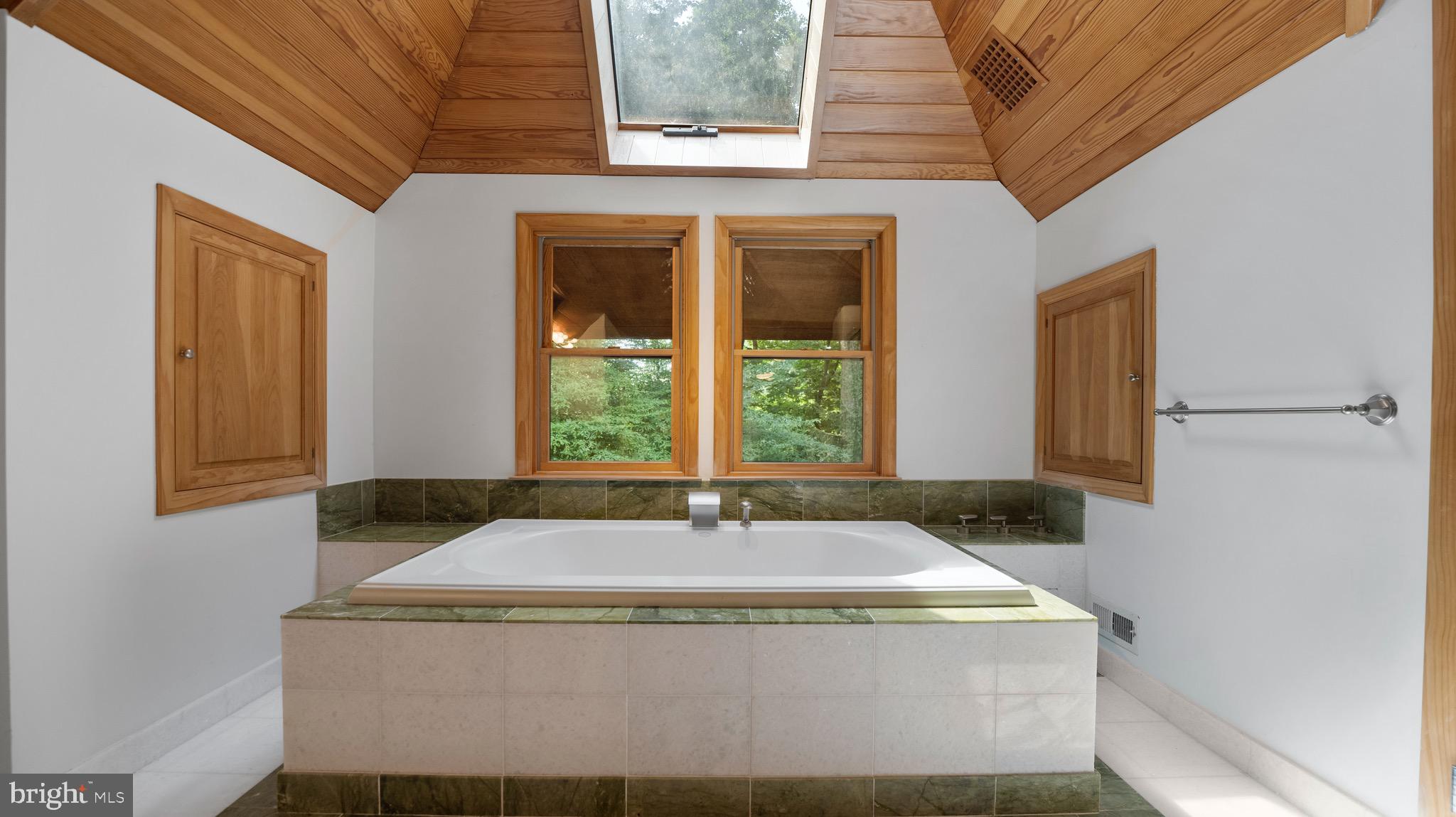 POTOMAC OUTSIDE - Residential