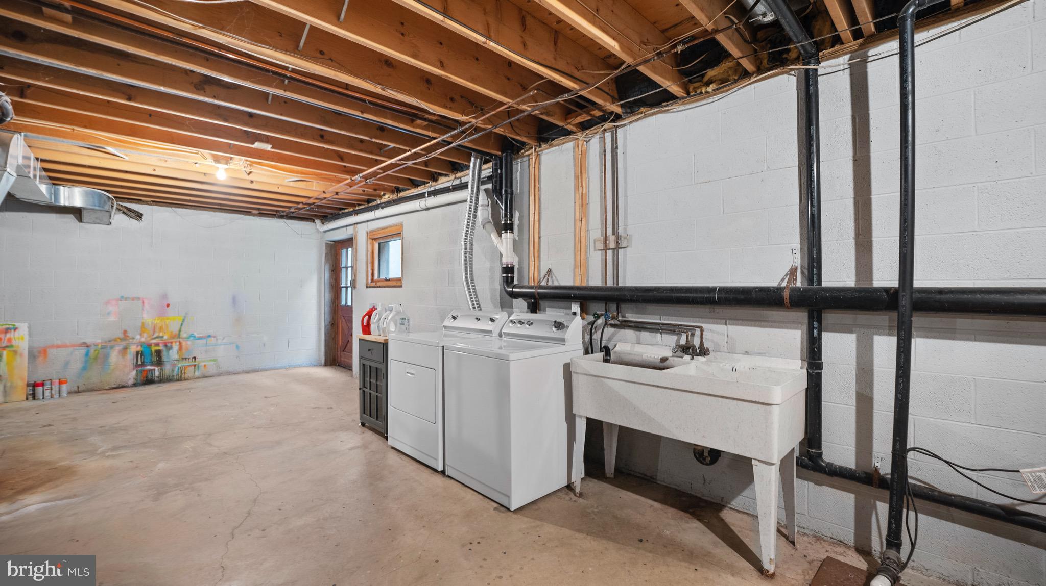 POTOMAC OUTSIDE - Residential