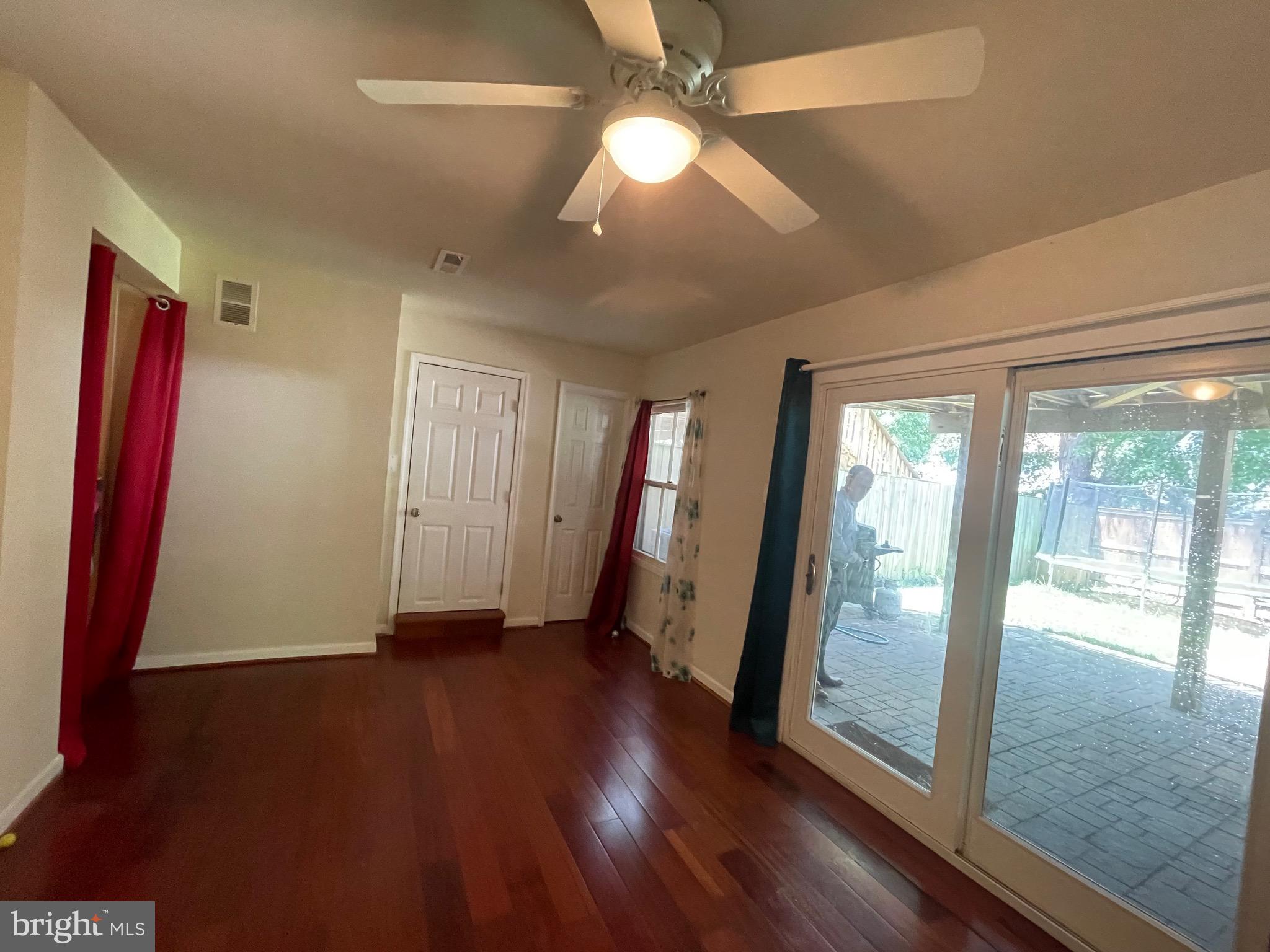 VIRGINIA KNOLLS - Residential