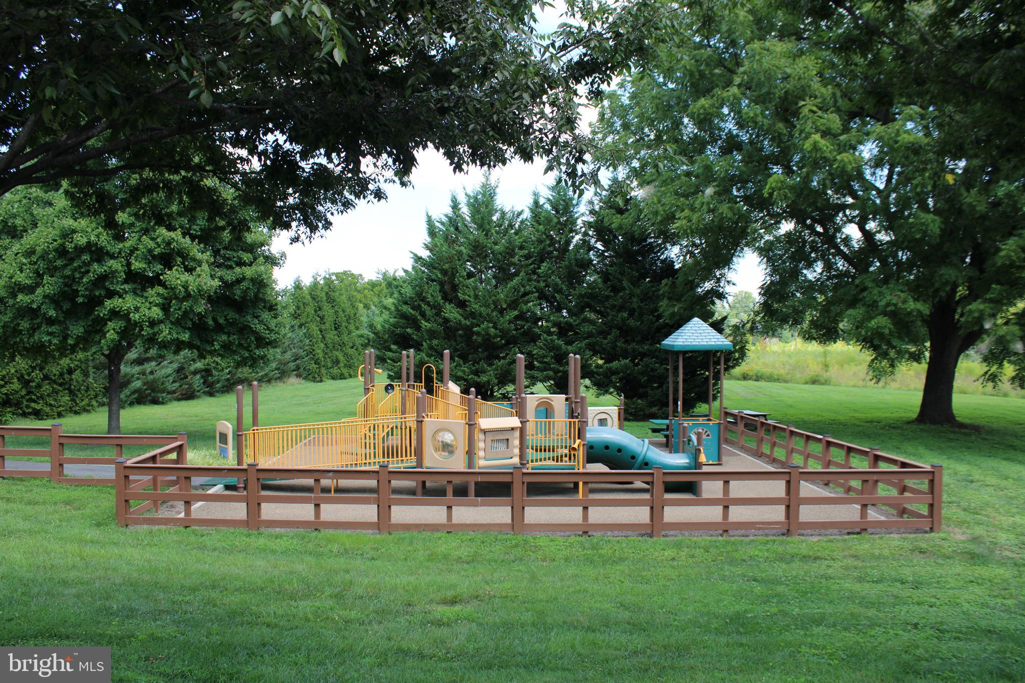 VIRGINIA KNOLLS - Residential