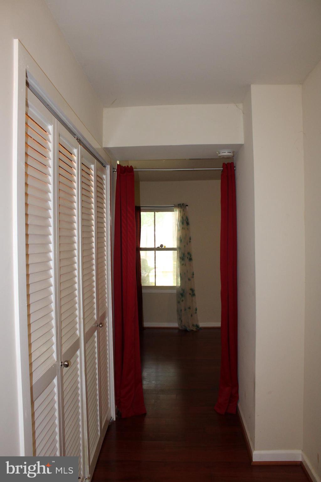 VIRGINIA KNOLLS - Residential