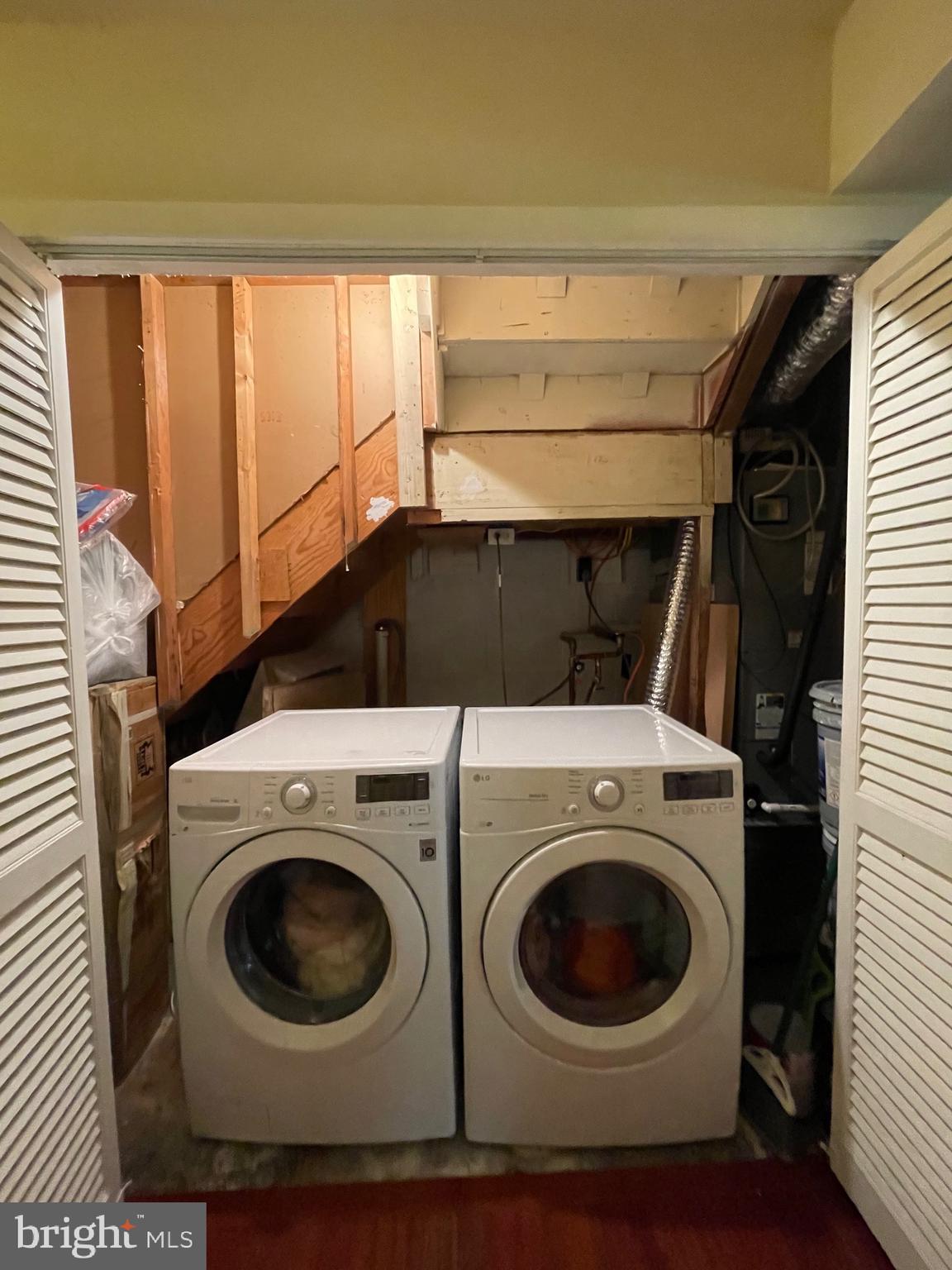 VIRGINIA KNOLLS - Residential