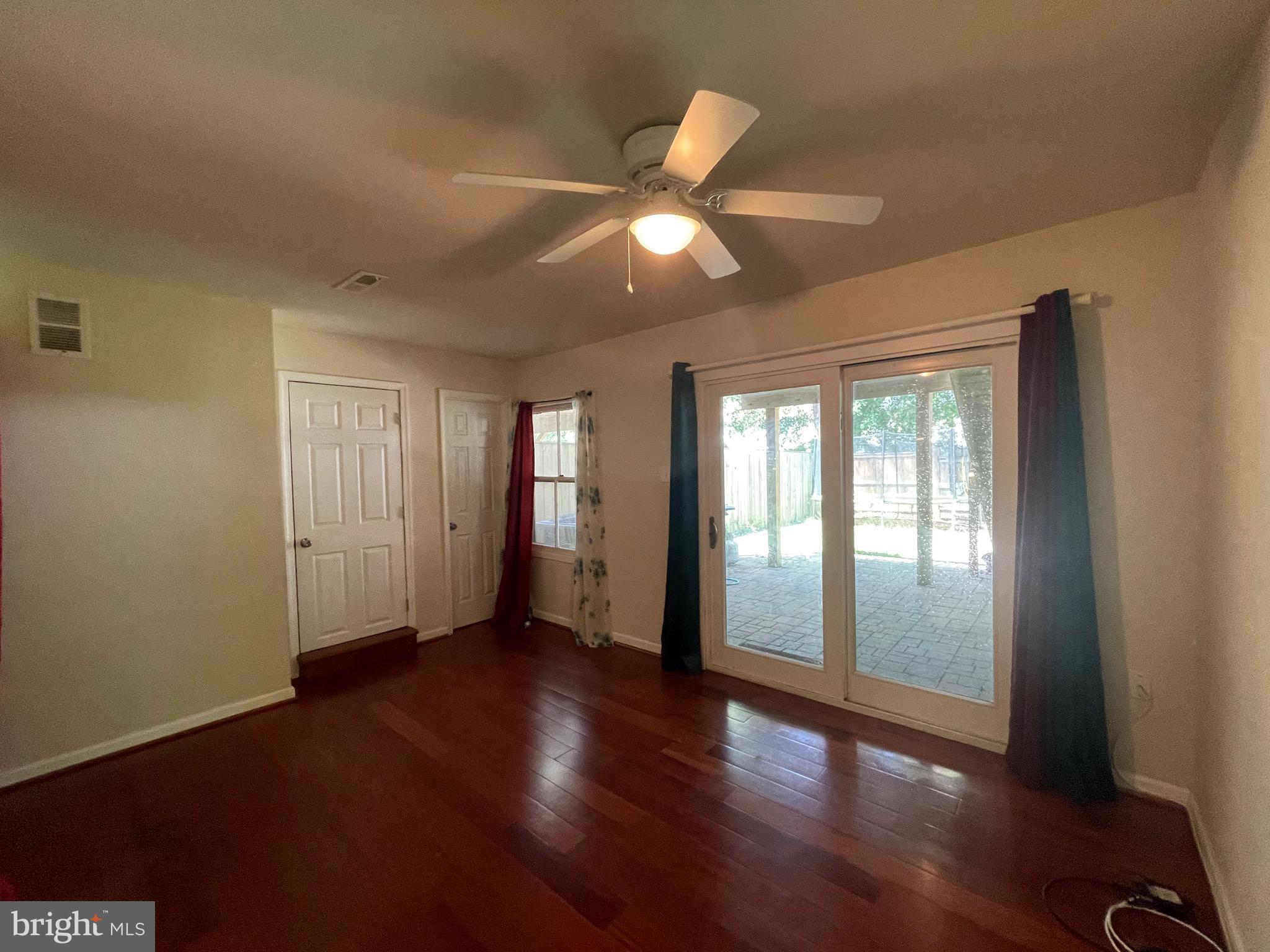 VIRGINIA KNOLLS - Residential