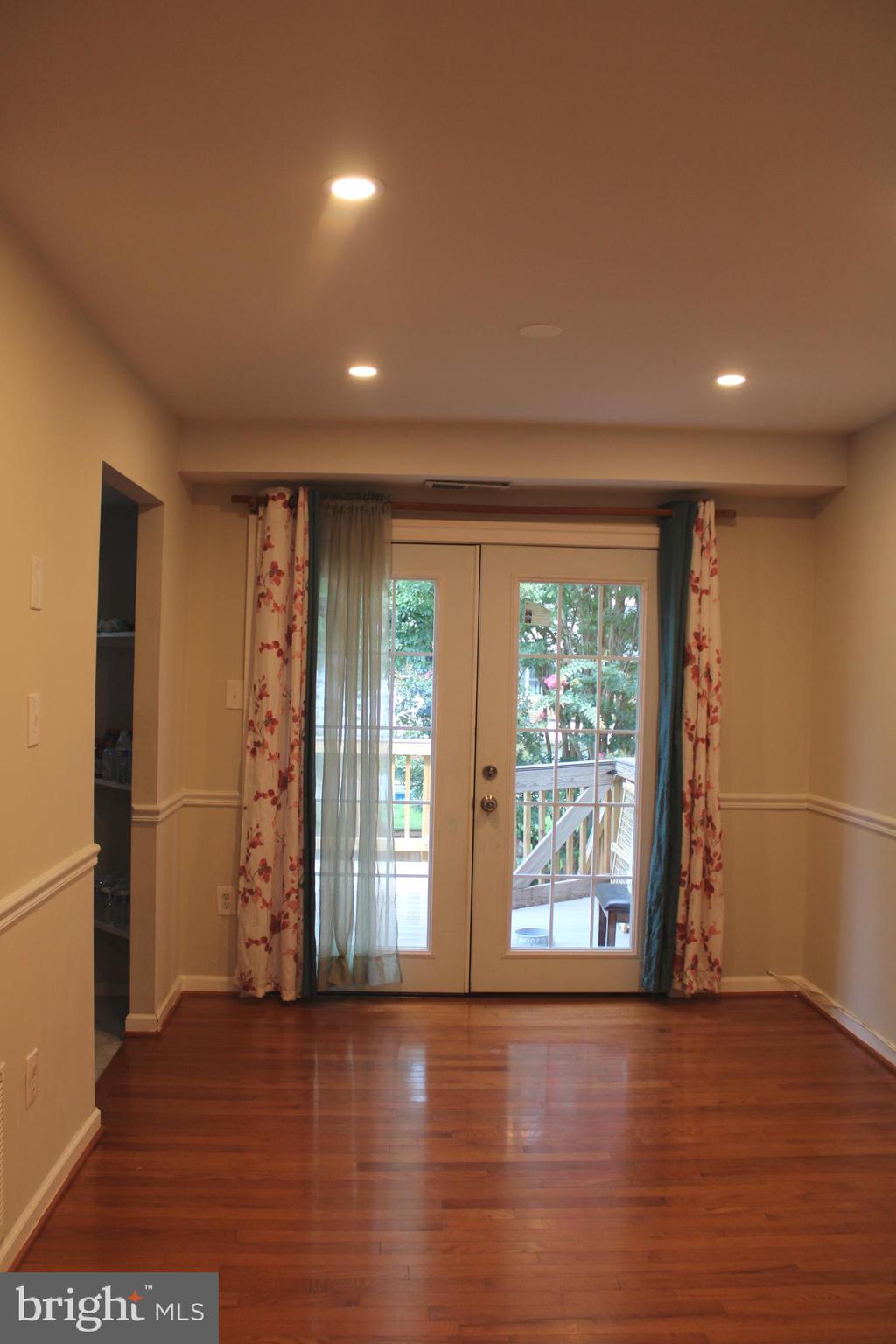 VIRGINIA KNOLLS - Residential