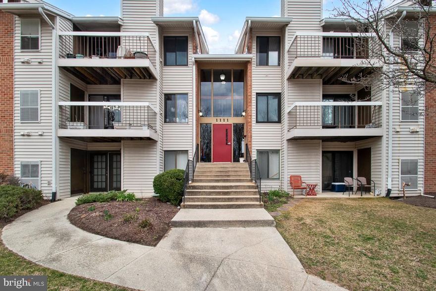 Join us for an Open House on Saturday, February 24th and Sunday, February 25th from 11 AM - 1 PM.

This is the Castle Harbour condo you've been waiting for!   This penthouse level condo features two generously sized bedrooms, two full bathrooms, a spacious open-concept living/dining area, cathedral ceilings, laminate floors throughout, and has a convenient in-unit washer & dryer.  Condo fee includes water, parking passes, community pool & pavilion access, and grounds maintenance.  This home is conveniently located near Route 100, offering easy access to BWI, Ft Meade/NSA, shopping, schools, and more!  Don't miss your chance to see it ASAP!