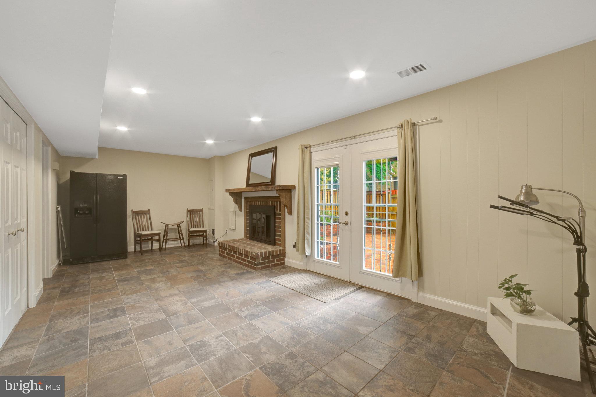 ROYAL COURT - Residential