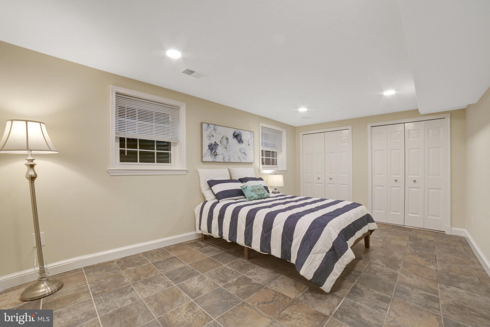 ROYAL COURT - Residential