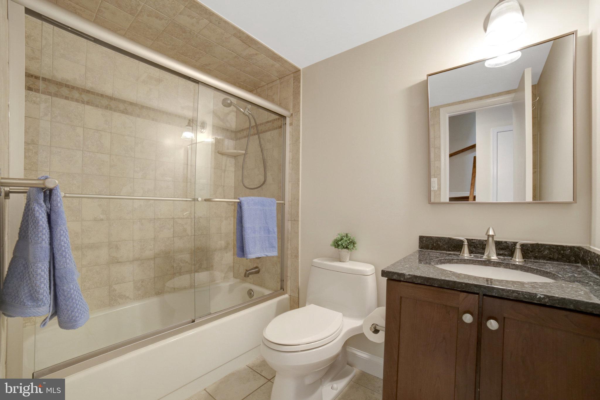 ROYAL COURT - Residential