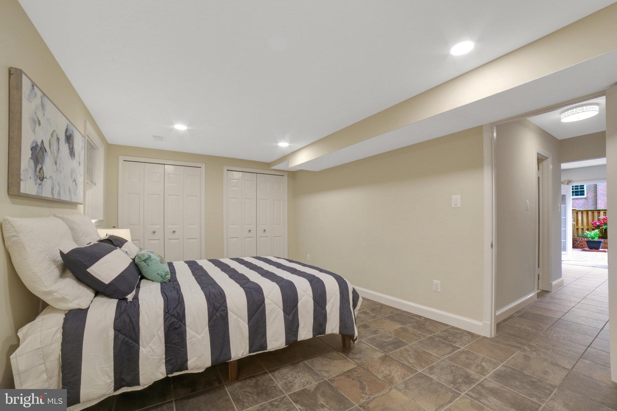 ROYAL COURT - Residential