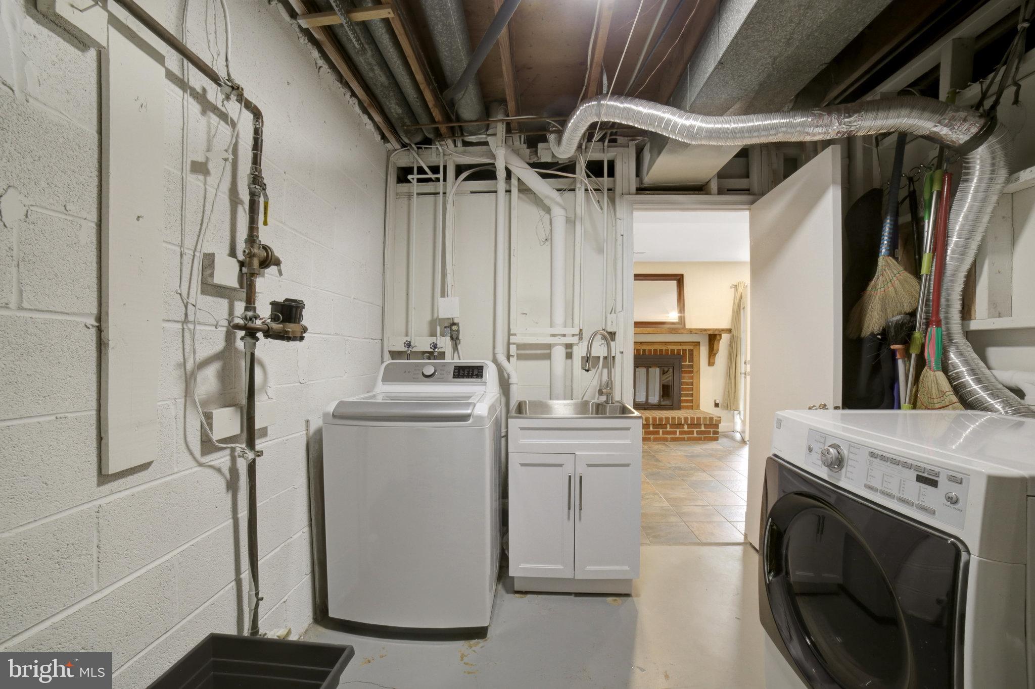 ROYAL COURT - Residential