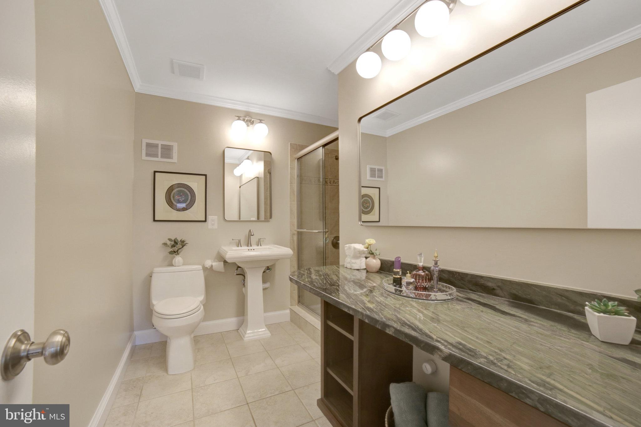 ROYAL COURT - Residential