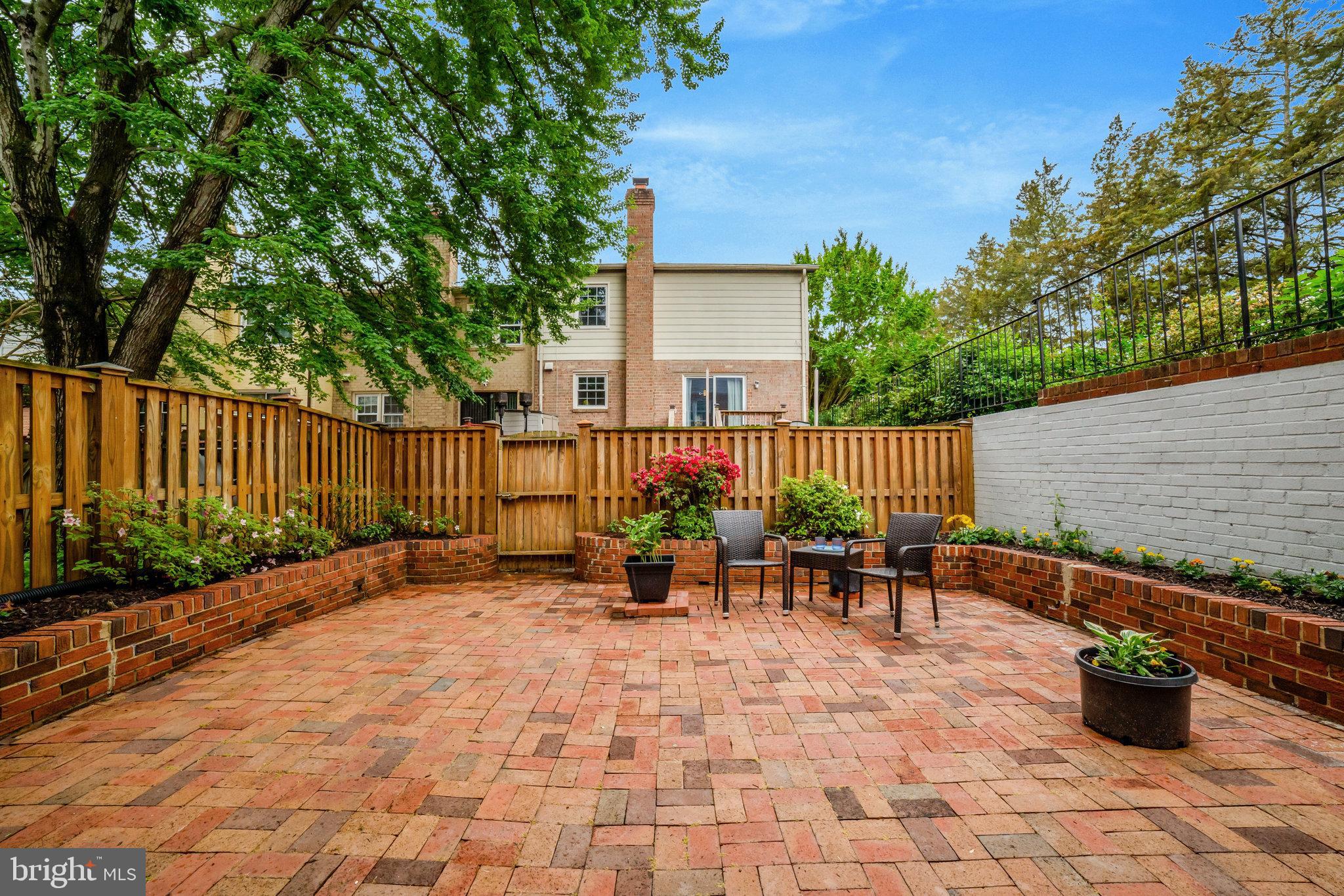 ROYAL COURT - Residential