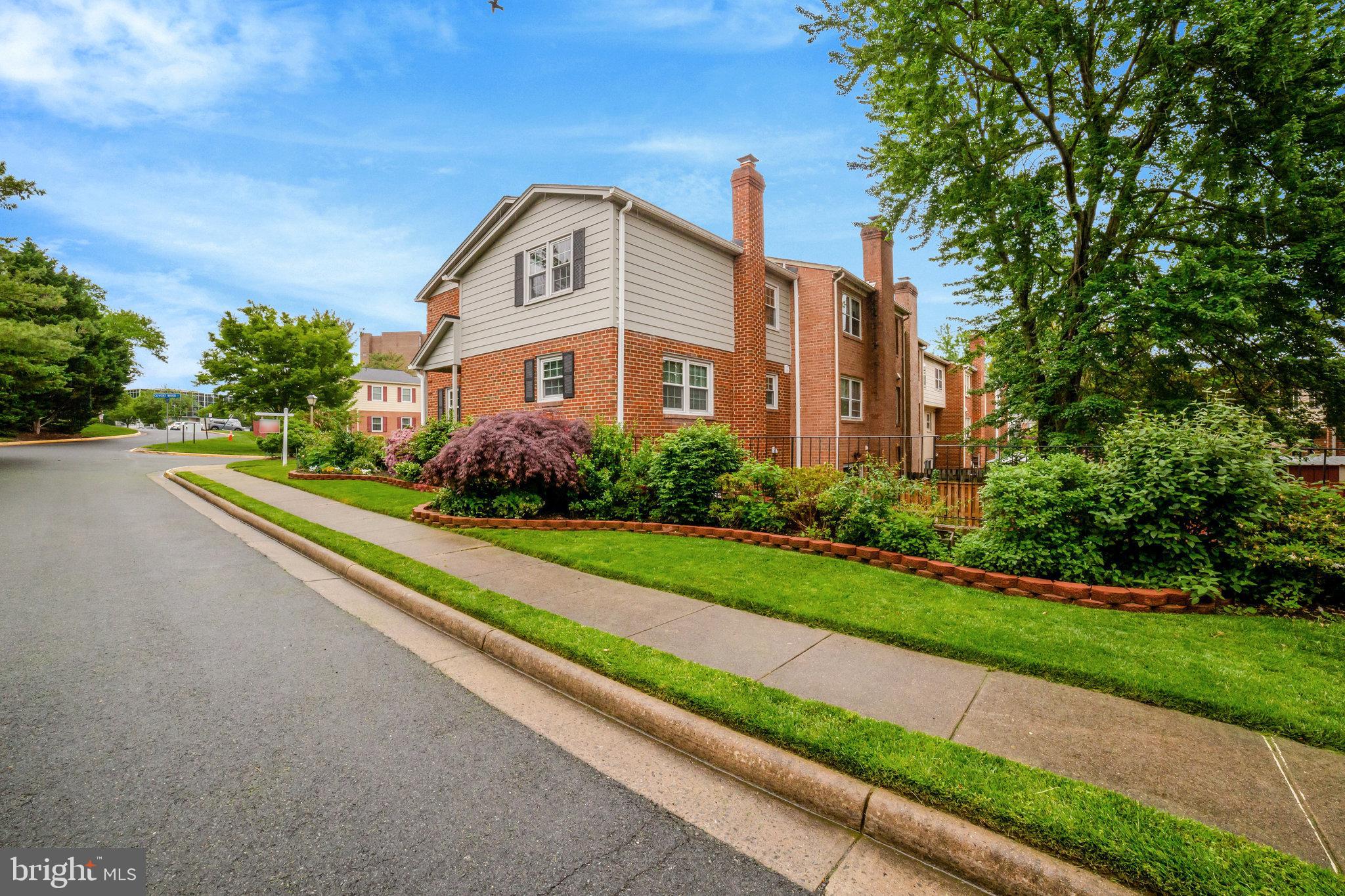 ROYAL COURT - Residential