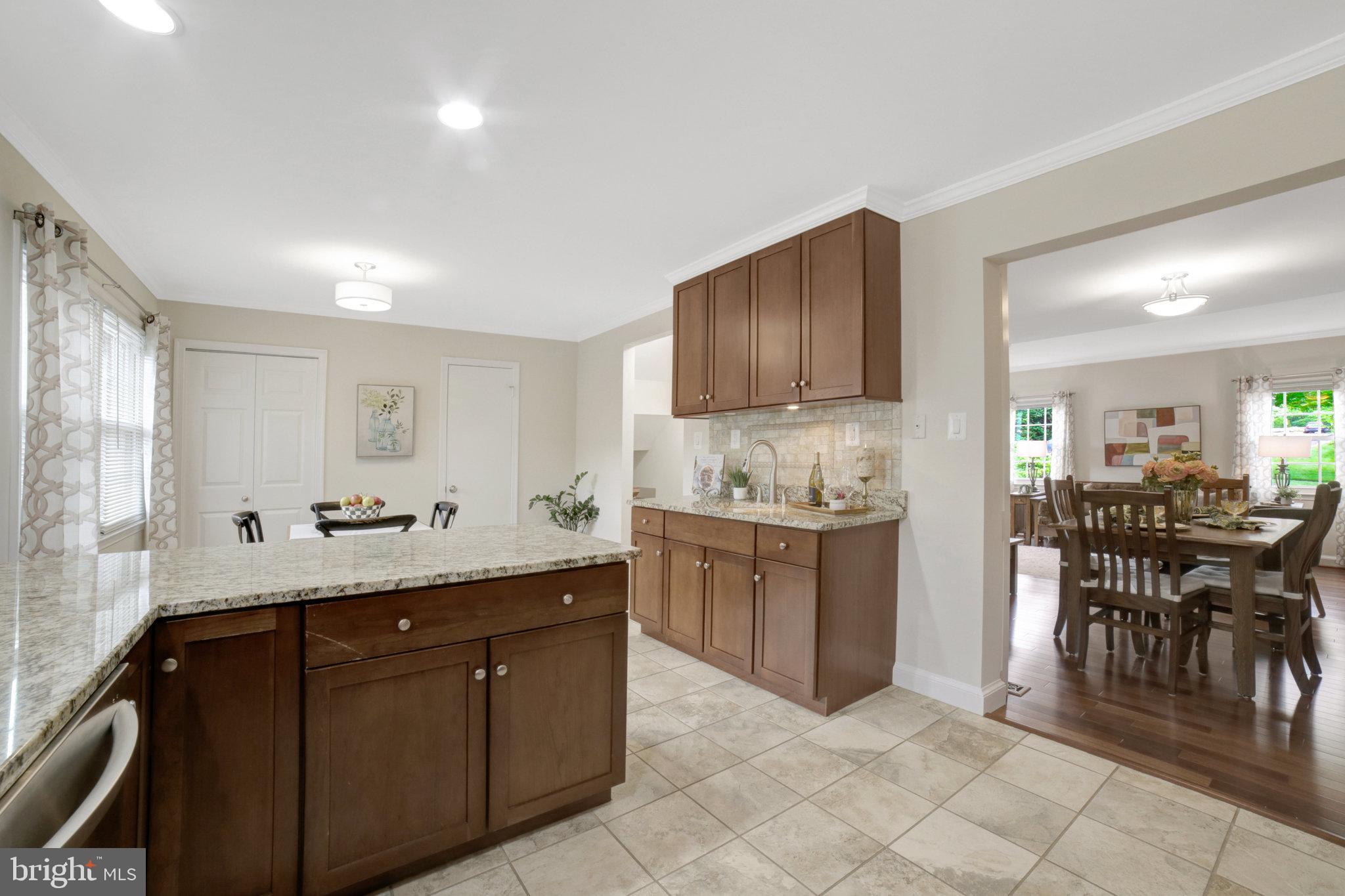 ROYAL COURT - Residential