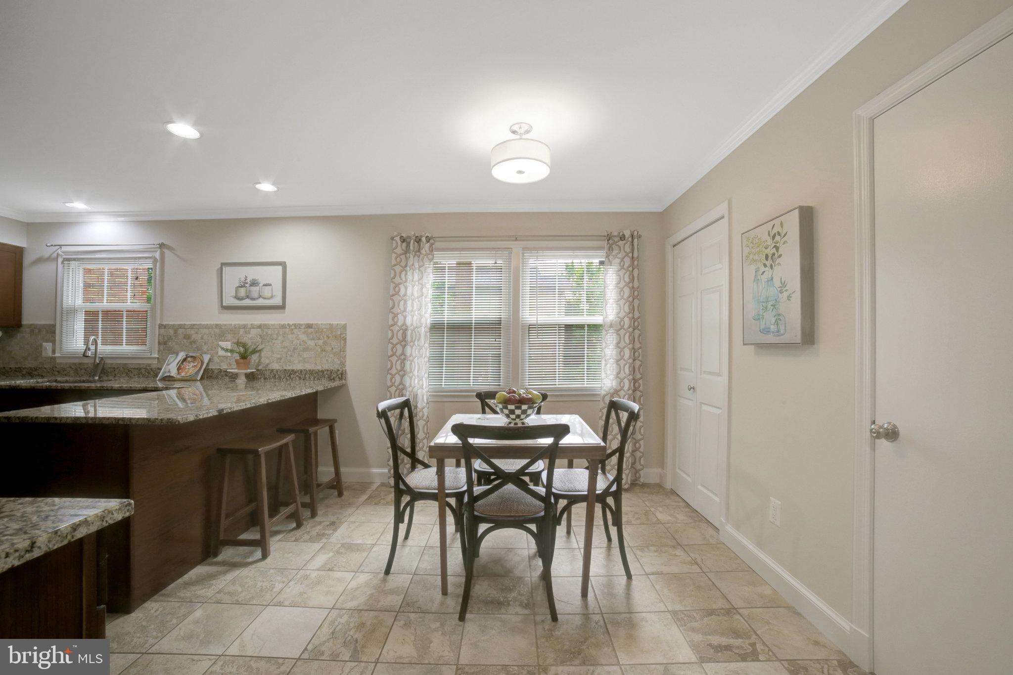 ROYAL COURT - Residential