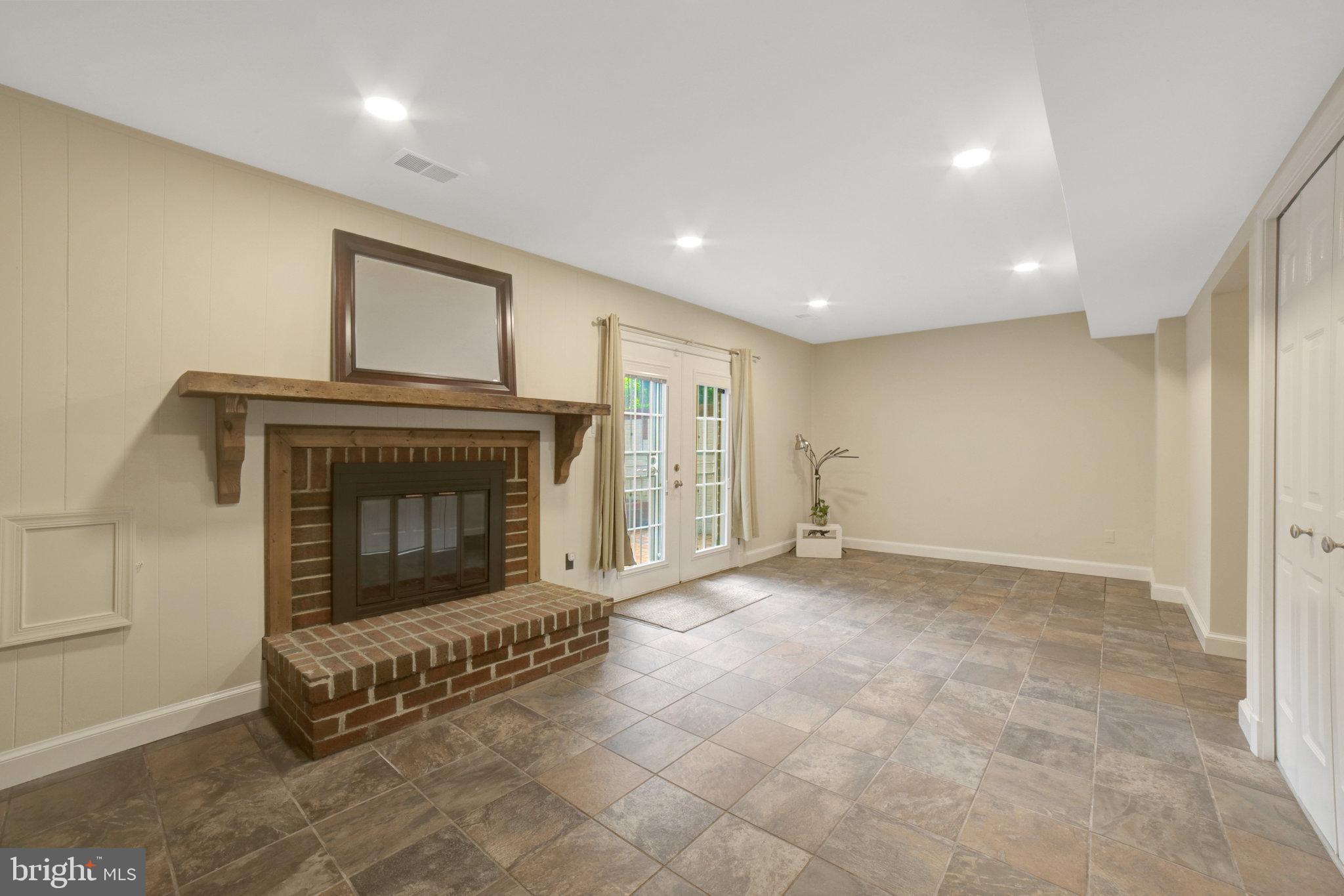 ROYAL COURT - Residential